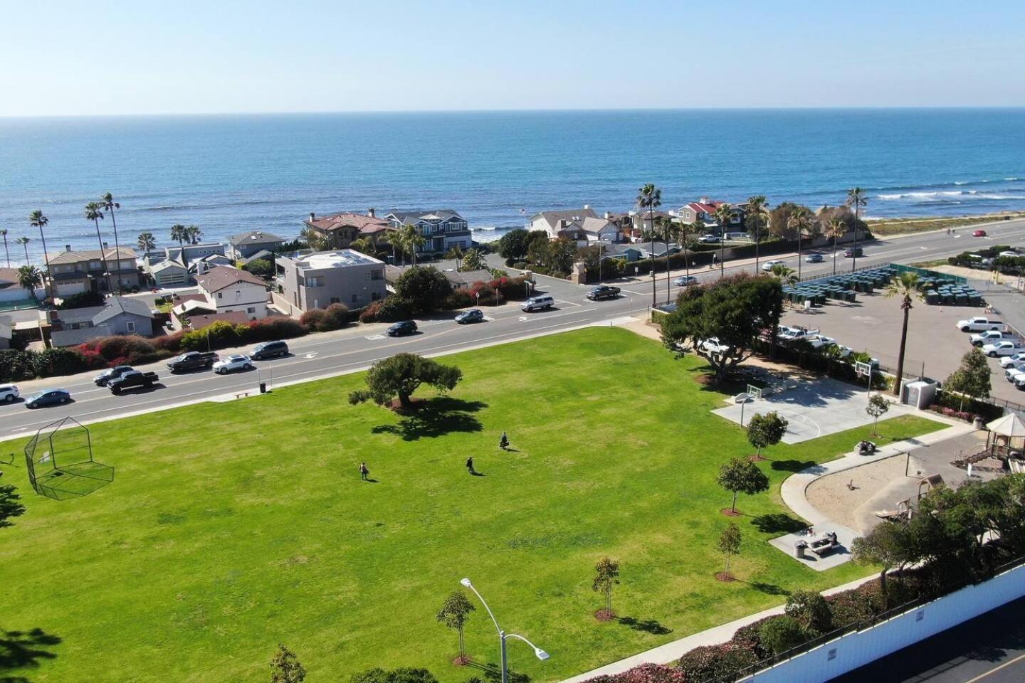 Walk To The Beach - Outdoor Dining - Spacious Villa Carlsbad Exterior photo