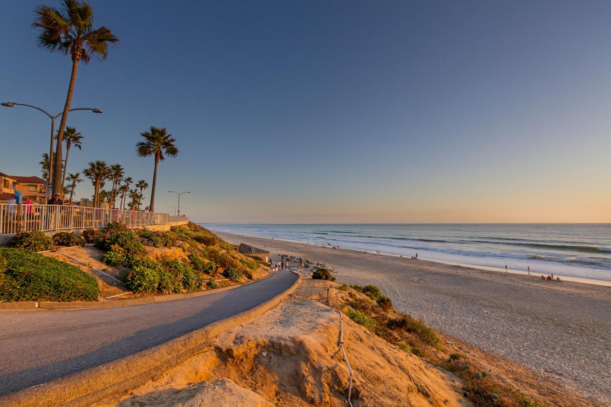 Walk To The Beach - Outdoor Dining - Spacious Villa Carlsbad Exterior photo